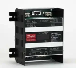 ahr0chm6ly9raw5lcy5yds9wag90by9jtucxmdczmjgxntc0nziuanbn Danfoss AKA 241 Интерфейсный модуль Danbuss (084B2262) — изображение 1